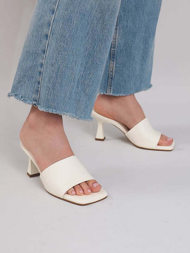 Talons L.A. - Blanc pour la vente par Emilia Merz
