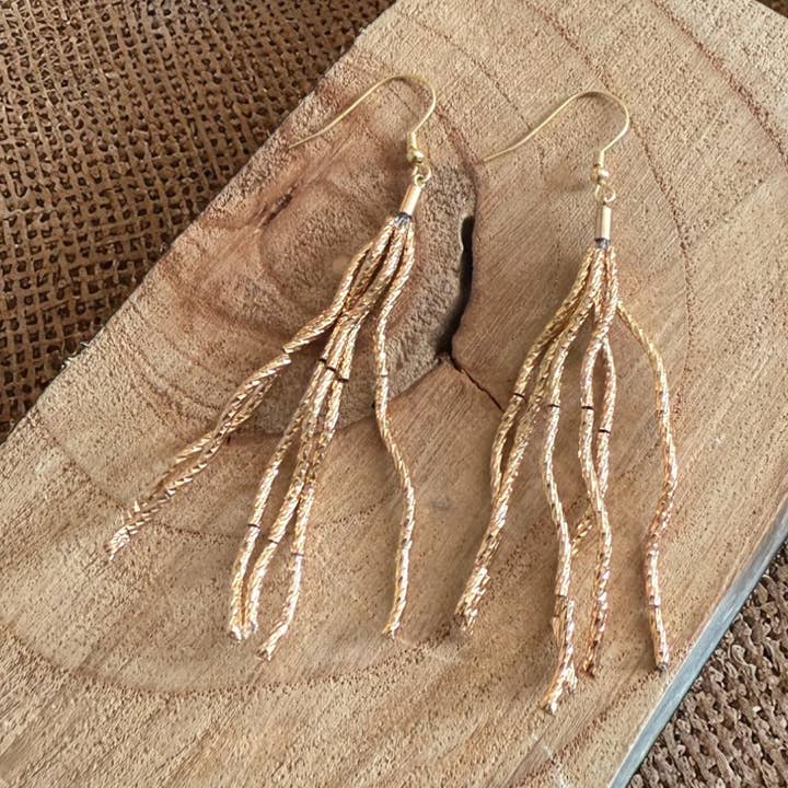 Goldene leichte mehrsträngige Hängeohrringe ER181G für den Großhandel von Jess & Lou