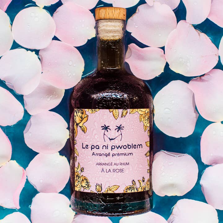Rhum Arrangé à la Rose pour la vente par LE PA NI PWOBLEM