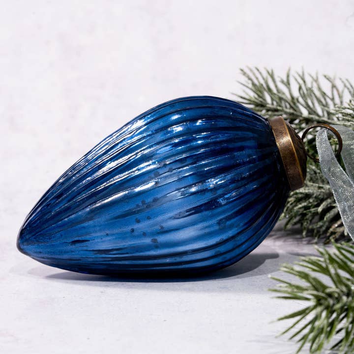 4 „Extra großer alter Tannenzapfen aus geripptem Glas in für den Großhandel von Bollywood Christmas