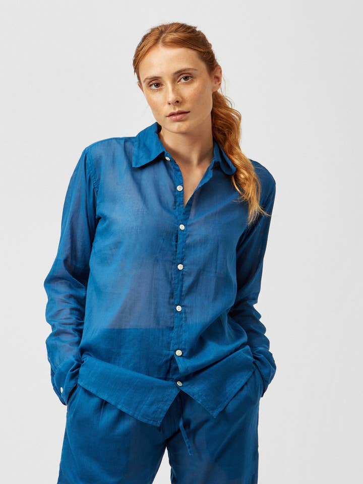 UNVERZICHTBARES HEMD IN MITTERNACHTSBLAU für den Großhandel von C.R.T.D