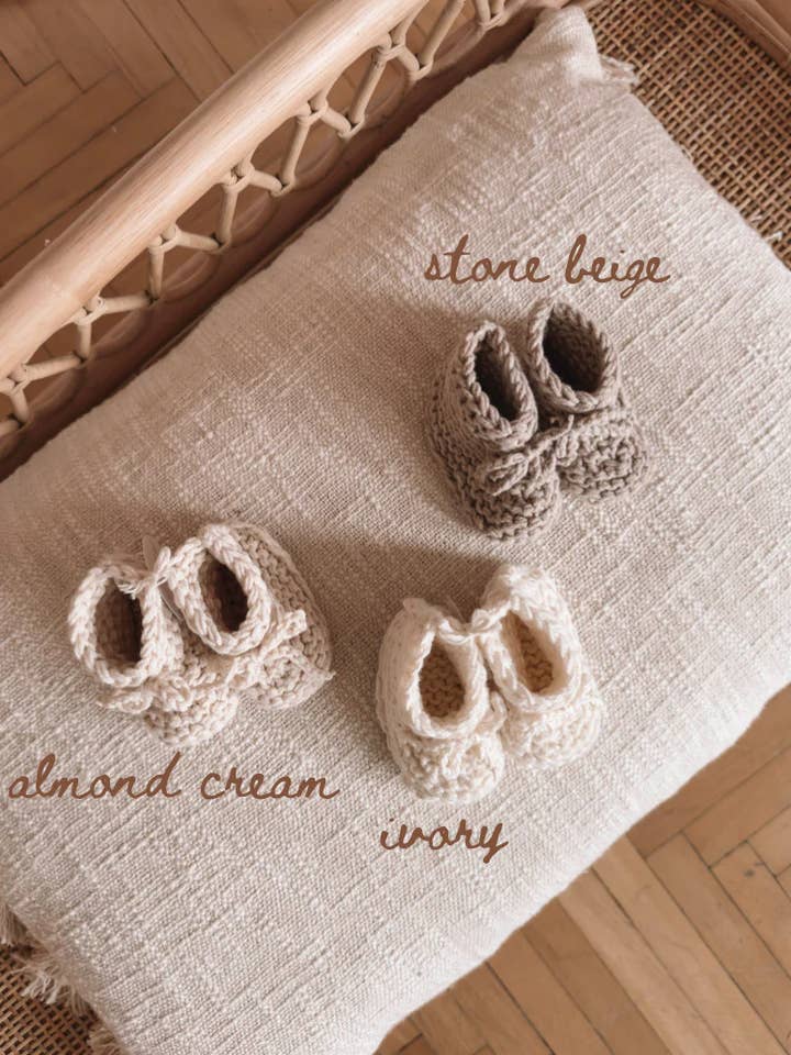 Baby booties / hand knitted for wholesale by PETITE EvelinaApparel