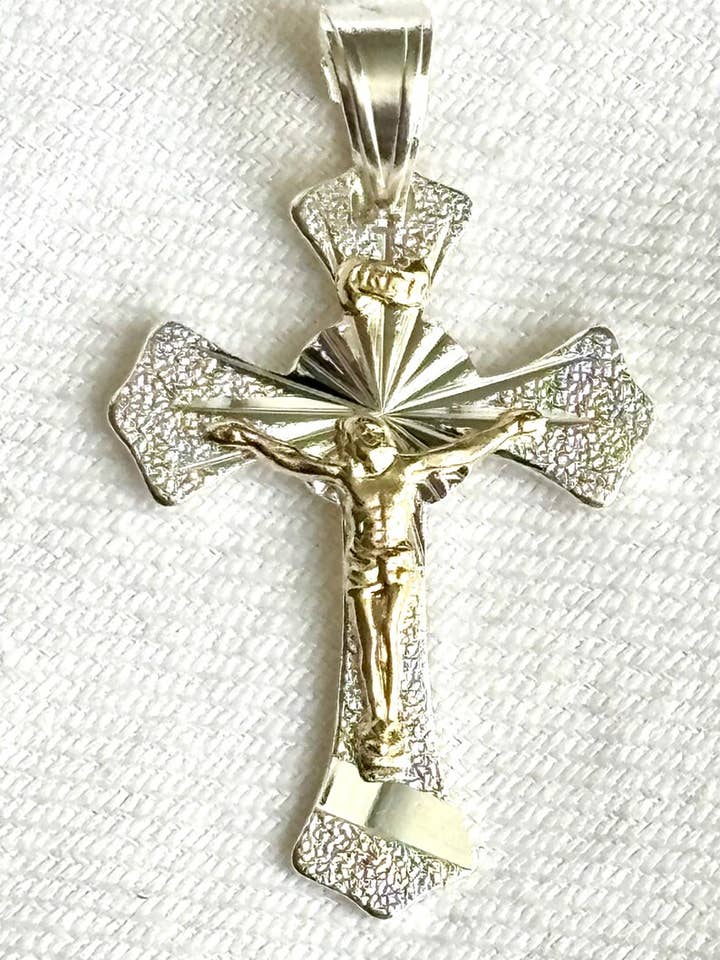 Pendentif croix crucifix en argent 925 et or 10k laminé pour la vente par QURI