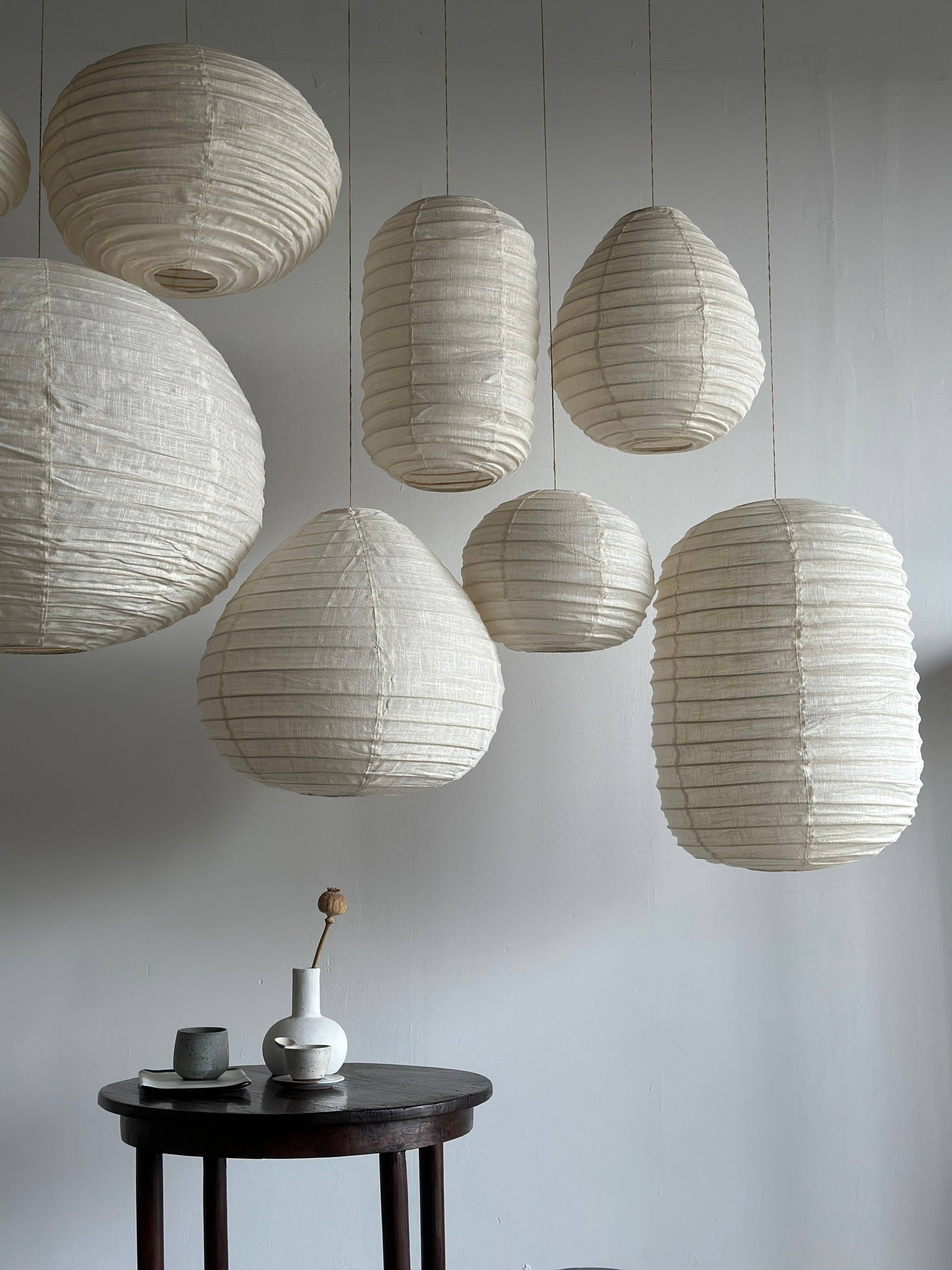 Office Objets - Wholesale Chandelier/Hanging Light - Large Japanese-style pendant light in natural rattan and linen, drop-shaped H55 D6014