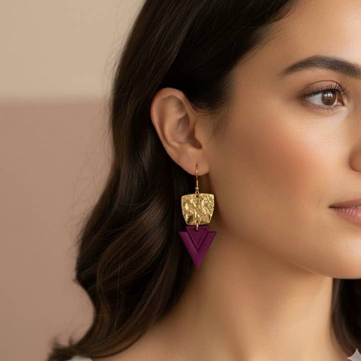 Duestelle Italia - Wholesale Dangle Earrings - Kaia - Triangular earrings in 18k gold-plated brass – Handmade in Italy3