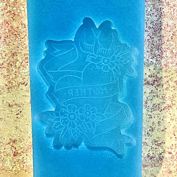 Moule en silicone pour mère de style tatouage rétro fait main pour la vente par Devine Silicone Moulds