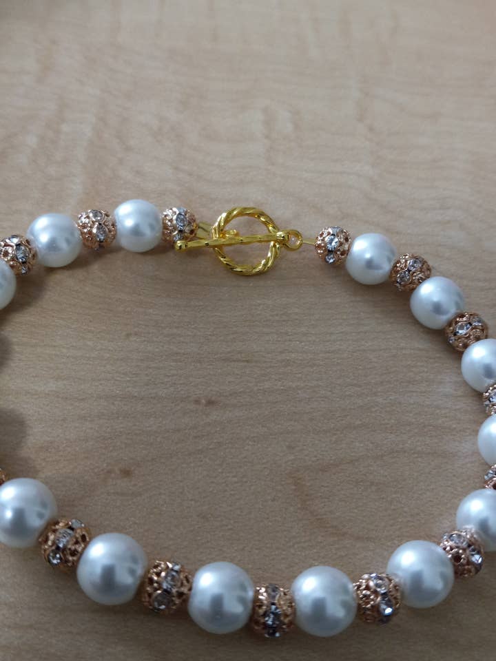 Pearl bracelet for wholesale by Lynn's handmade jewelry