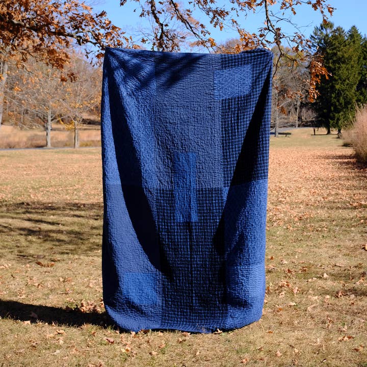 Indigo-gefärbt Übergefärbte Patchwork-Steppdecke aus indigofarbener Baumwolle für den Großhandel auf Faire