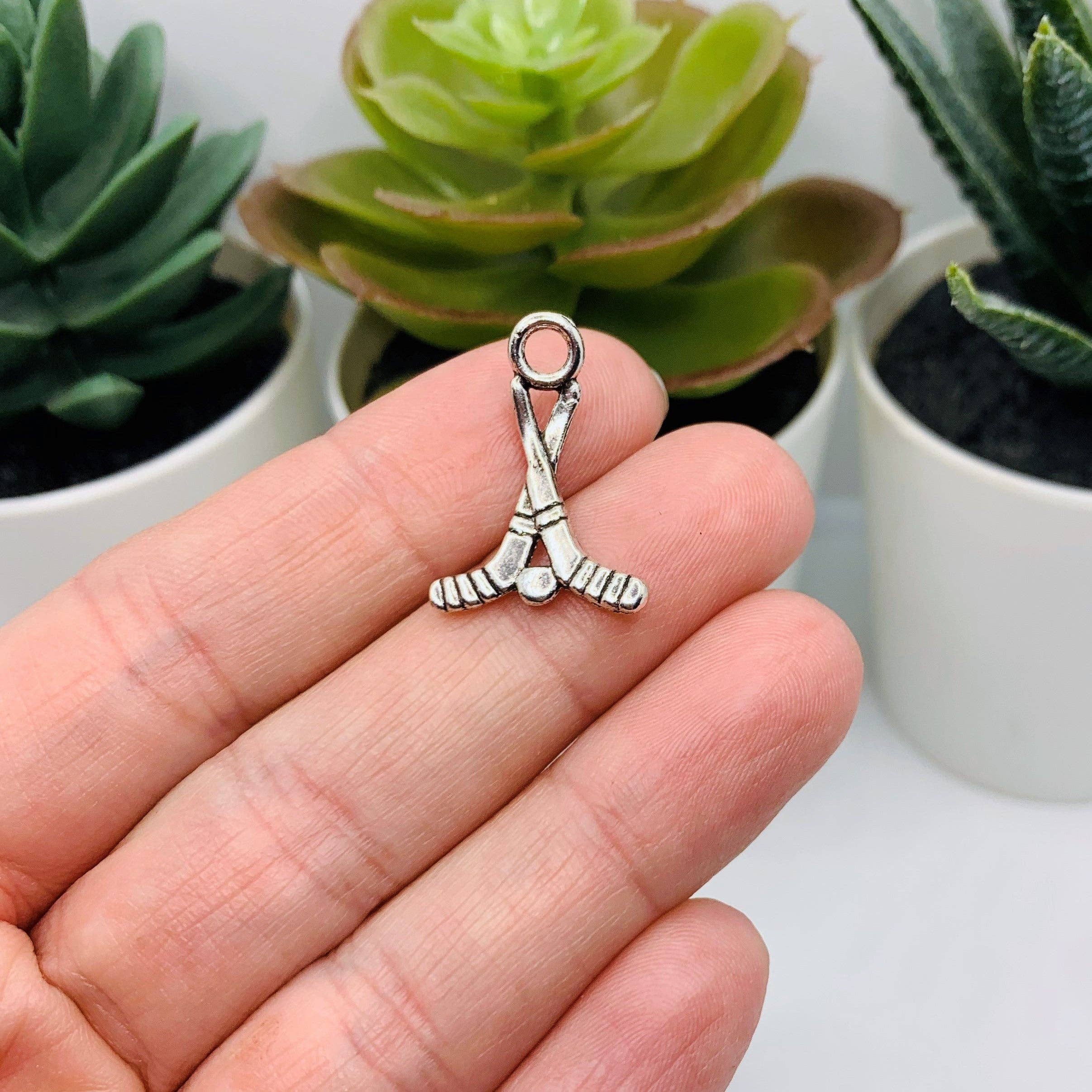 Guerrilla Charm - Wholesale Individual Charm/Pendant - Antique Silver Hockey Stick 3D Charms, 22x16mm2