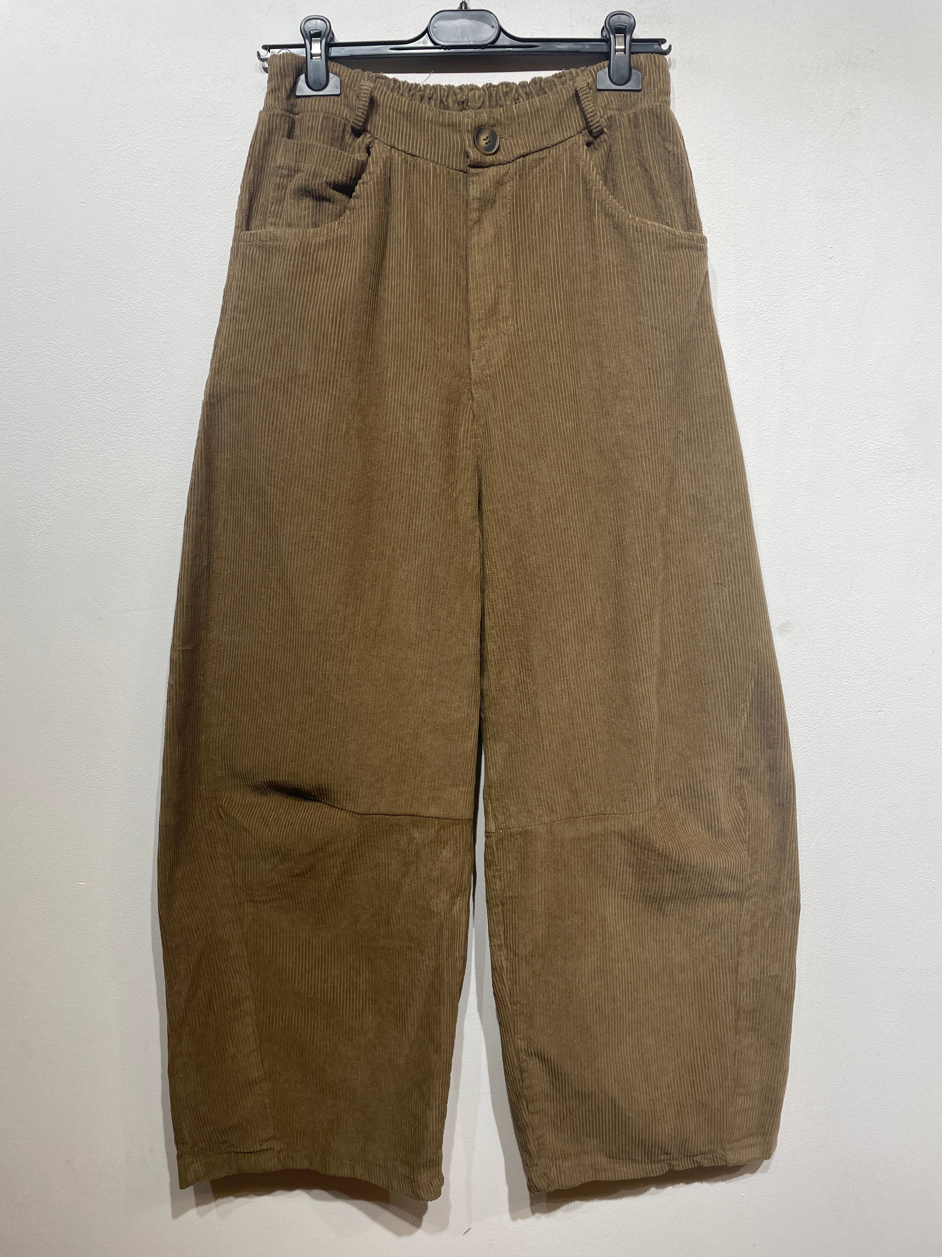 LINEN & COTTON HOUSE - Wholesale Pants - Women's - 77503 VELVET TROUSERS WITH POCKETS, IN COTTON10