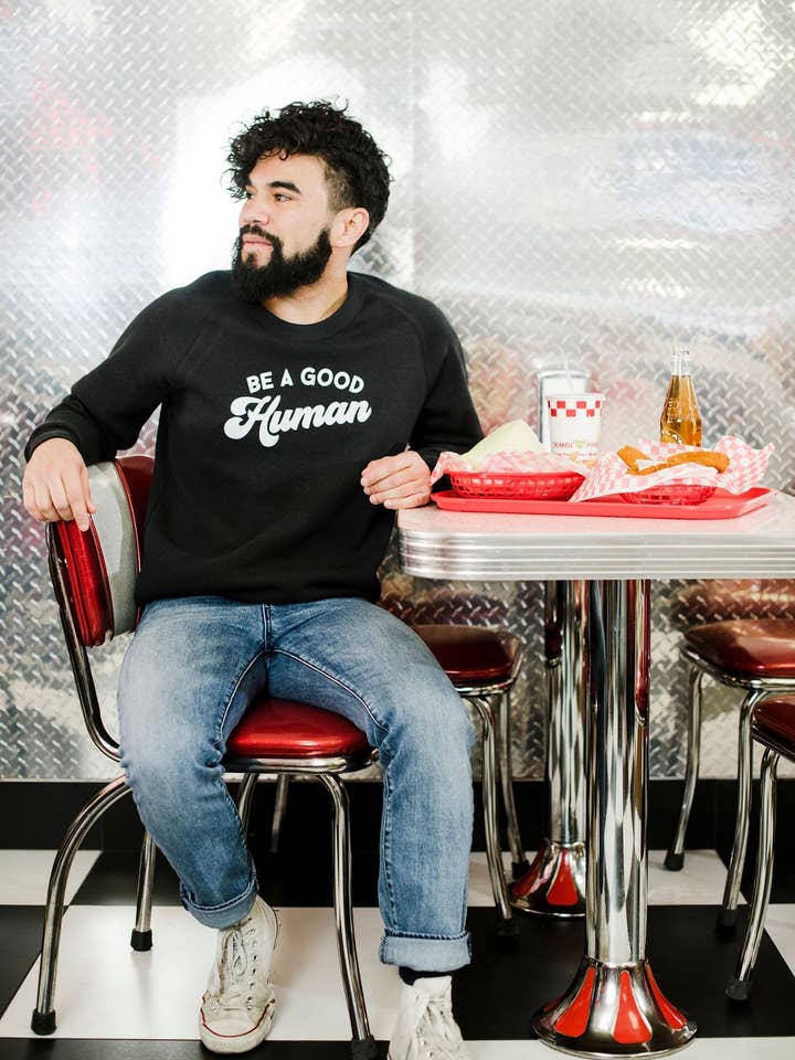 Være en god menneskelig Crew Neck Sweater - Sort for engroshandel hos KLSD