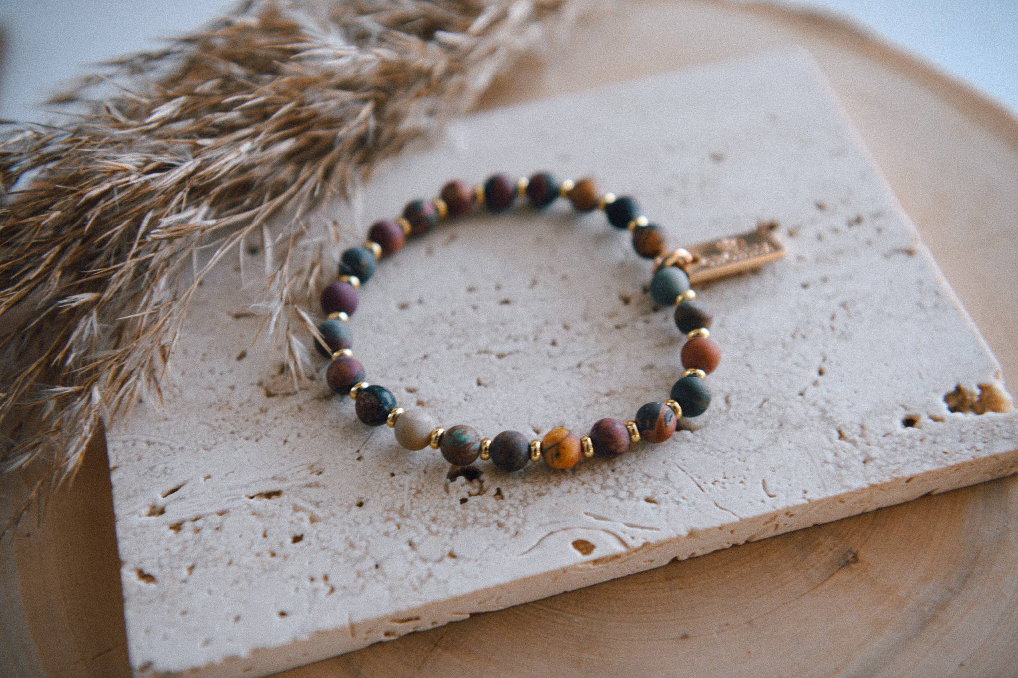 Cecelia Designs Jewelry – Engroshandel Perlearmbånd – Private label armbånd med ædelstens- og guldsperler5