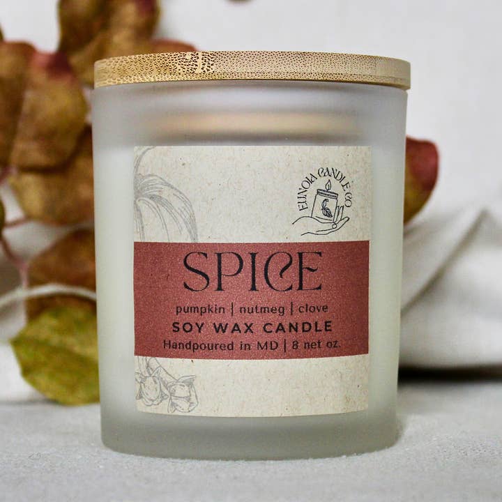 Kruidige Soja Kaars | 8 oz Mat Glazen Pot + Houten Lont voor wholesale door Eunoia Candle Co.