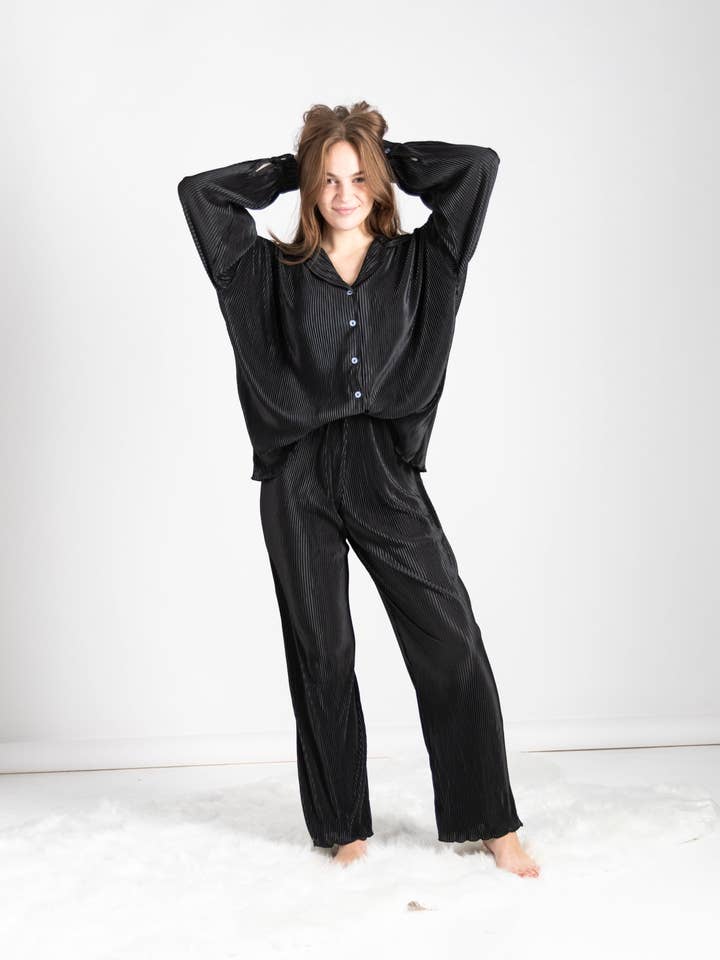 Pleats Please Set in Noir para venta al por mayor de Waverles