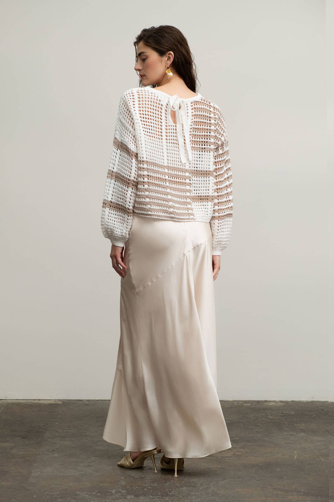 Blu Pepper - Vendita all'ingrosso Gonna - Donna - Gonna midi asimmetrica in raso con spacco laterale15