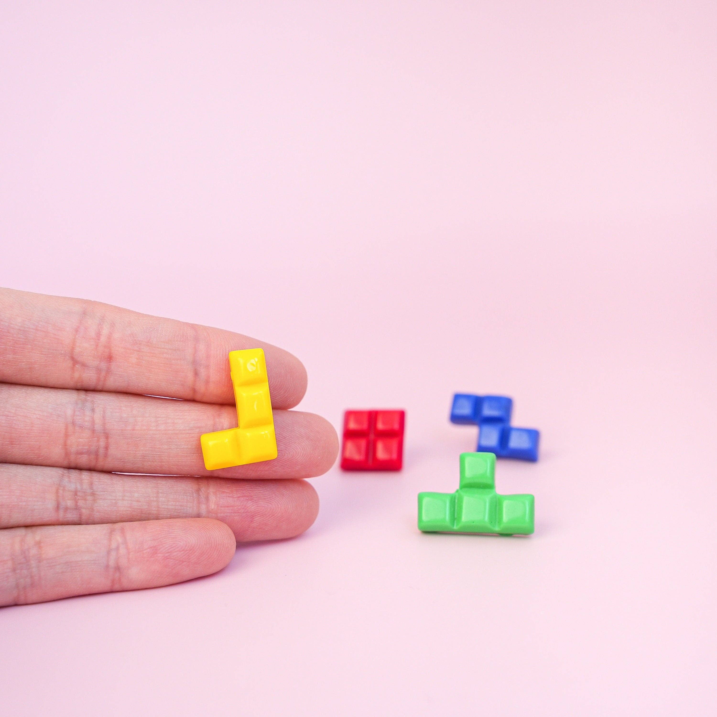 Mini Story Co – wholesale Nål och knapp för kavajslag – Retro Gaming Pin | Färgglad pusselbrosch | 80-talets tillbehör | Retro Kidcore Pins | Pixel Art | Gaming Nostalgia Pins | Iconic Gaming1