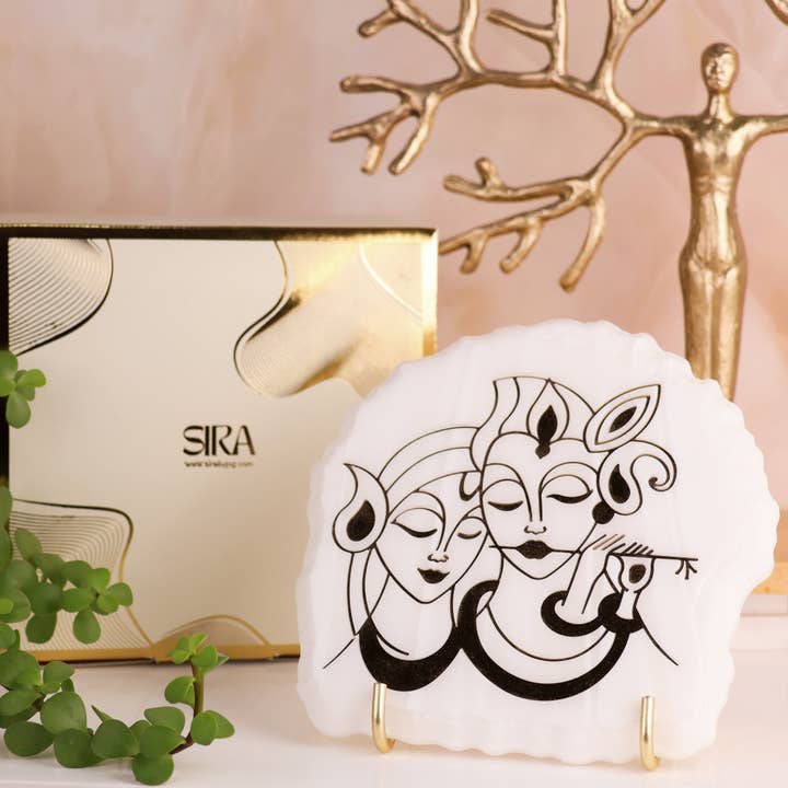 Assiette en pierre Radha-Krishna Divine Love pour la vente par Sira Living LLC