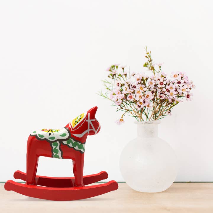 European Heritage Gifts - Vente Figurine décorative - Cheval à bascule Dala sur le thème du cheval suédois1