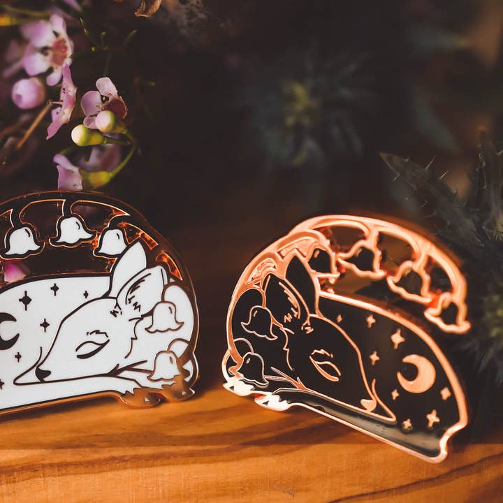 FÖRBESTÄLL* Starlight Fawn - Emaljpin (dag eller natt) för wholesale av The Pickety Witch
