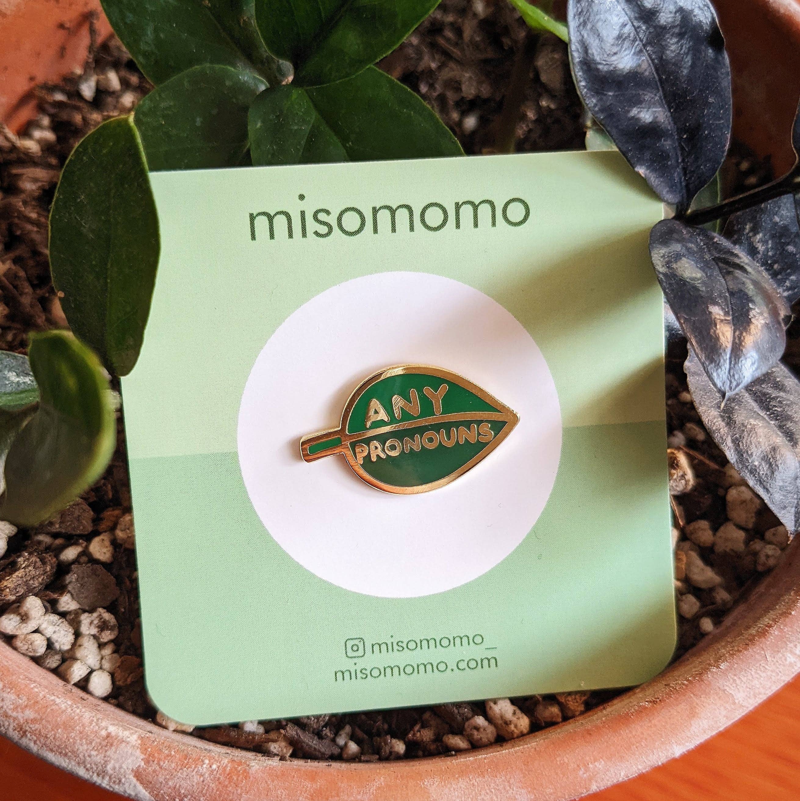 misomomo - Wholesale Lapel Pin/Button - Pronoun Leaf Pin - any pronouns9