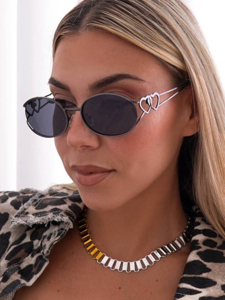 LUNETTES DE SOLEIL MÉTALLIQUES NOIRES ANNAKEY HEARTS pour la vente par AnnaKey