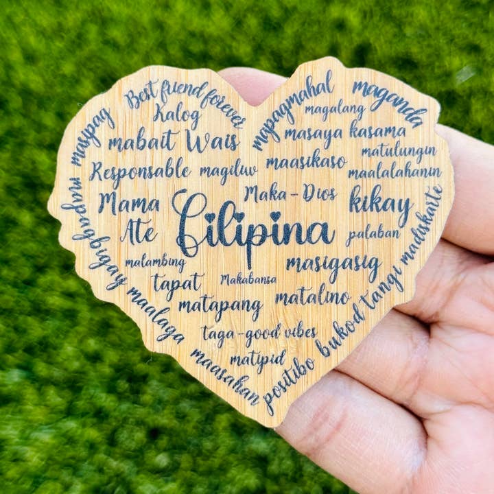 „FILIPINA HEART“ Bambus træ klistermærke for engroshandel hos AFK Design Co