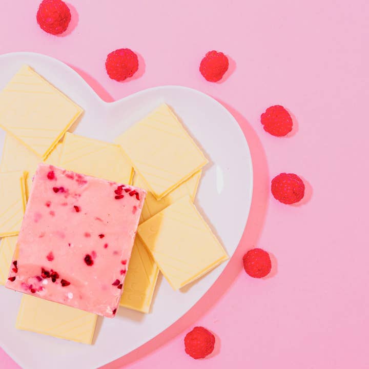 Slab Artisan Fudge – wholesale Fudge – Raspberry & White Choc Fudge Slab1