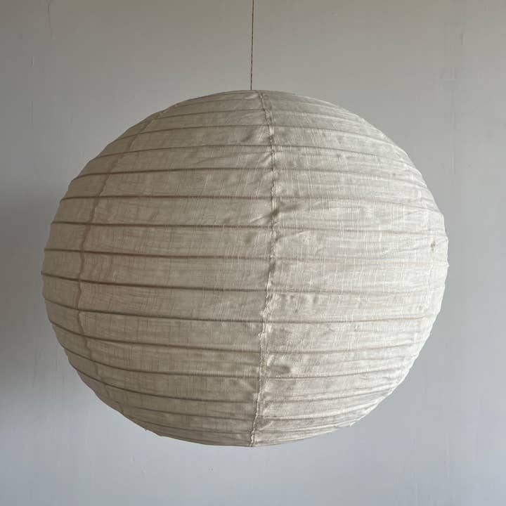 Office Objets - Wholesale Chandelier/Hanging Light - Medium round Japanese-style pendant light in rattan and natural linen D:4045