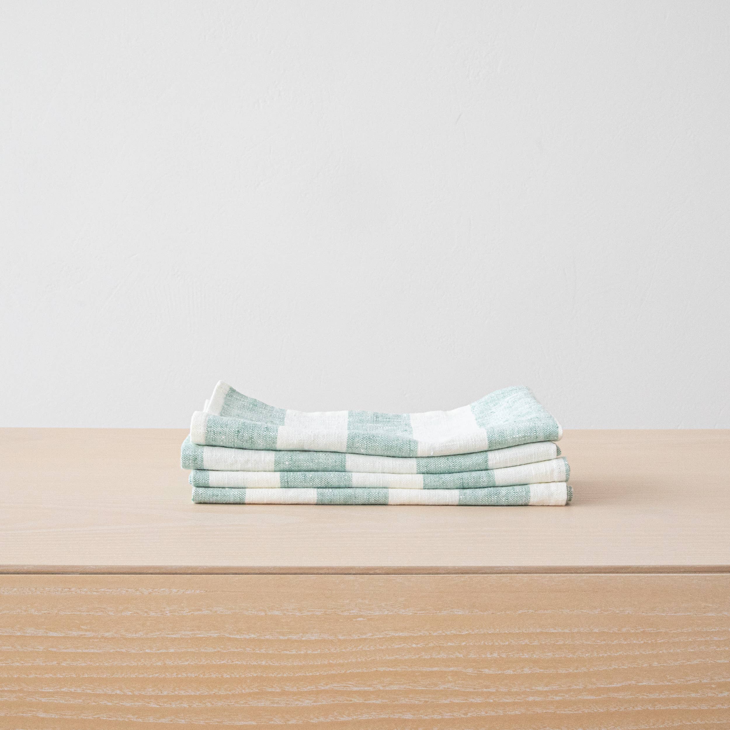 LinenMe - Wholesale Dinner & Cloth Napkin - Linen Napkin Off White Blue Philippe, Striped Washed Linen3