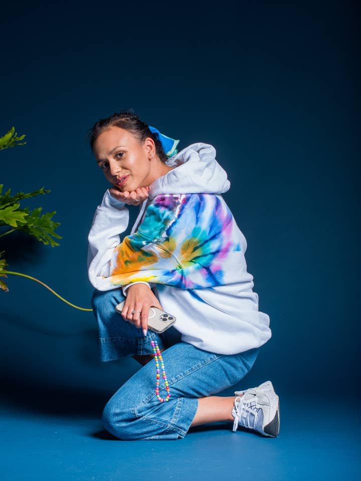 Sweat à capuche aquarelle tie-dye à la main, sweat-shirt recyclé pour la vente par JOLLIA