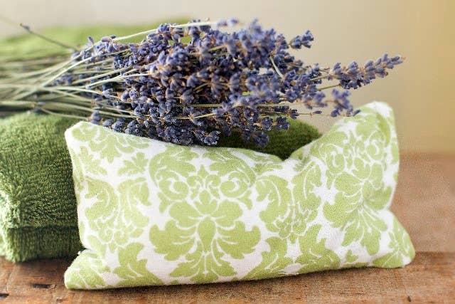 Una Biologicals - Wholesale Spa/Therapy Pillow - Organic Lavender Eye Pillow1