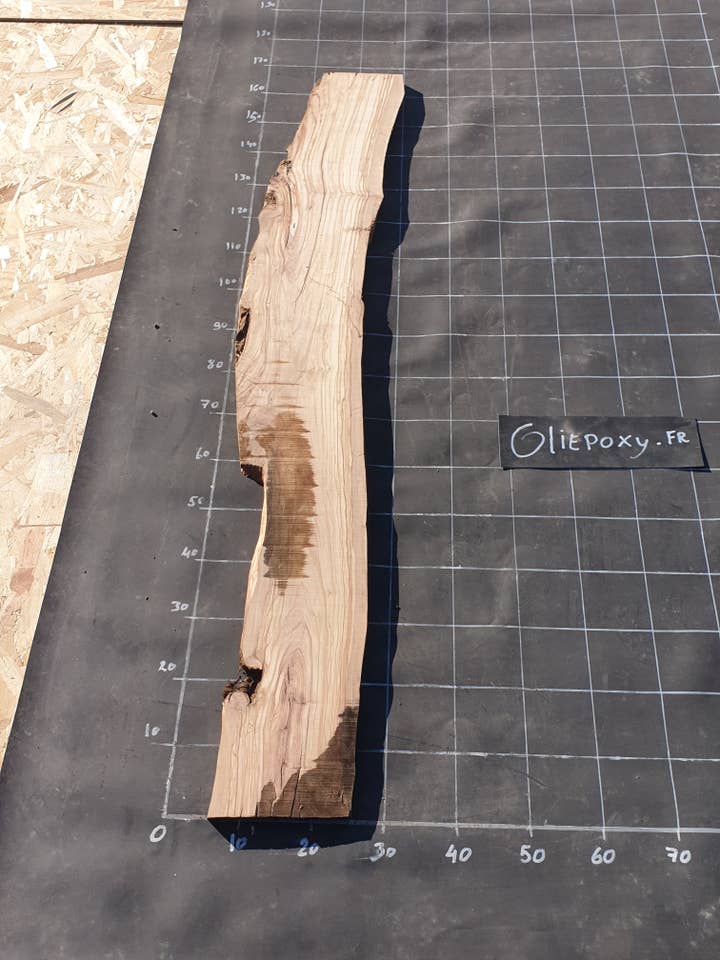 Olive wood board N°136 for wholesale by oliepoxy