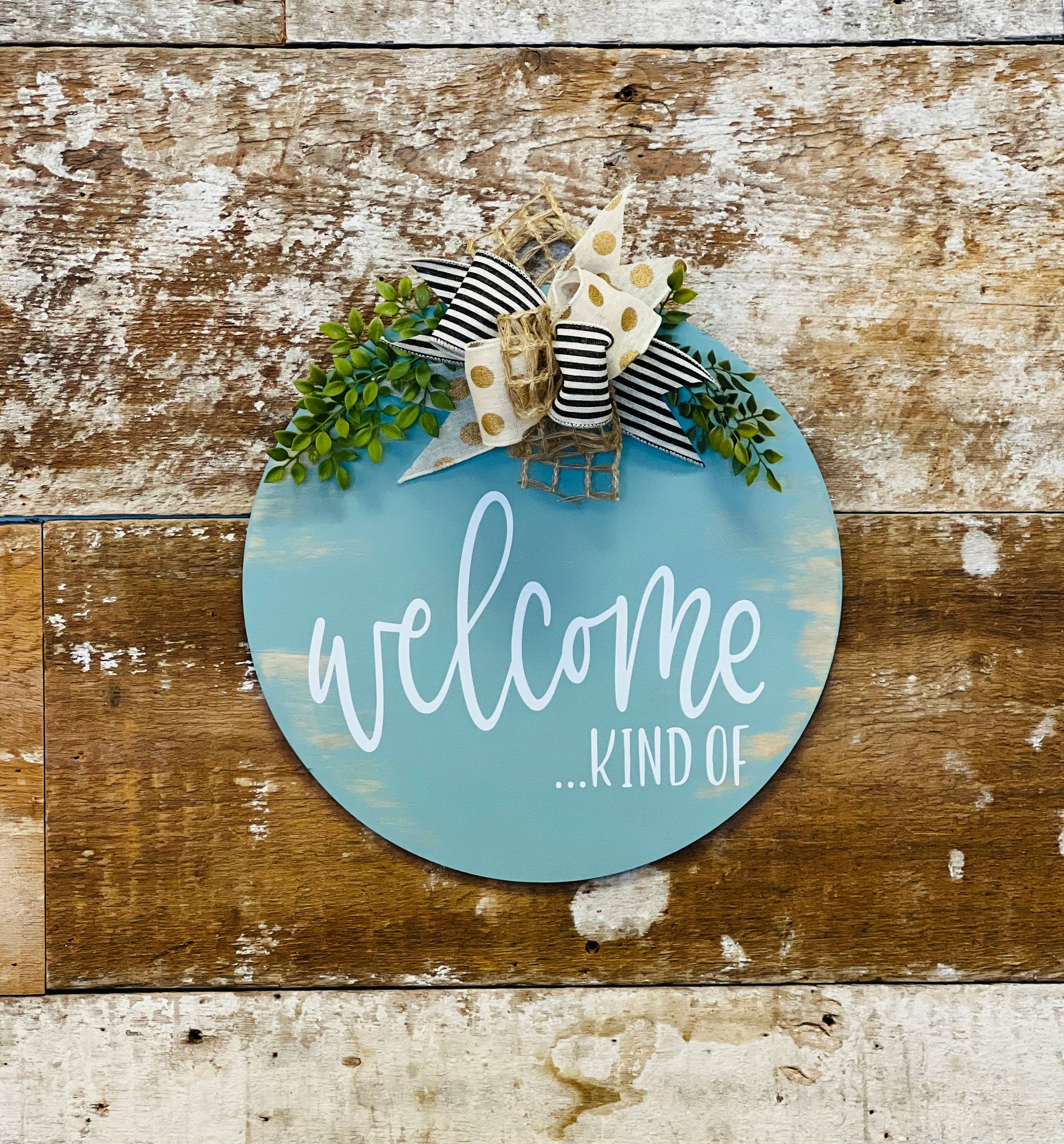 FARMSTEAD PRIMITIVE CO - Venta al por mayor Colgador de puerta - Colgador de puerta tipo bienvenida, divertido letrero para puerta