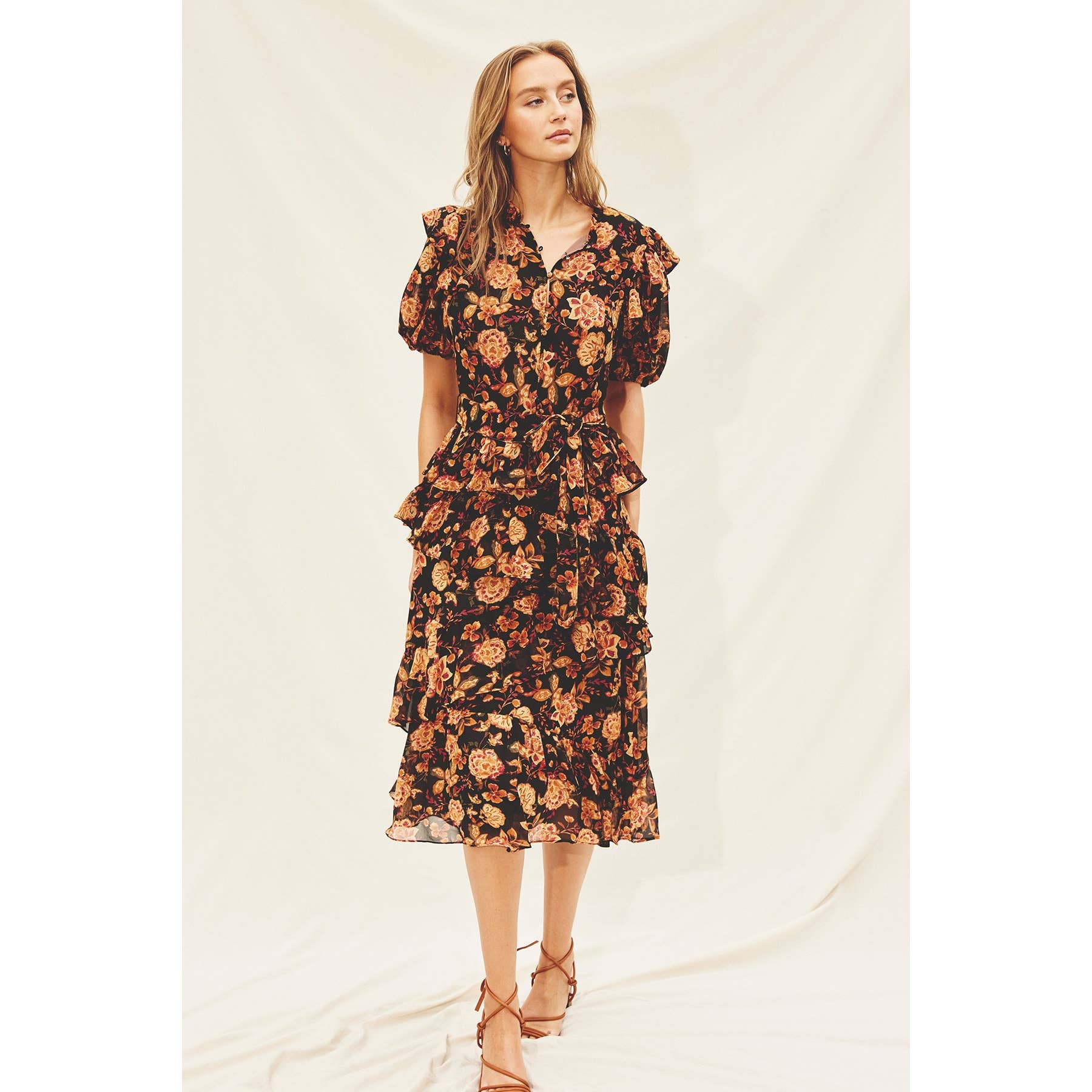 FLORACIÓN AL ATARDECER Vestido midi escalonado con volantes Nightbird (1) de venta al por mayor en Faire4