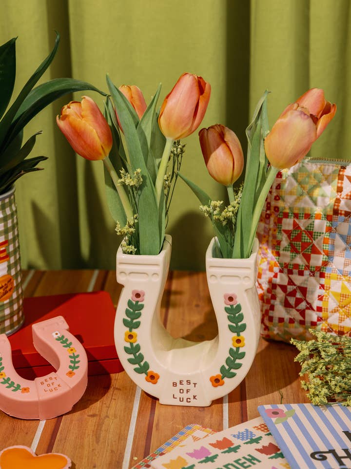 Ceramic Vase, Horseshoe for wholesale by Ban.do