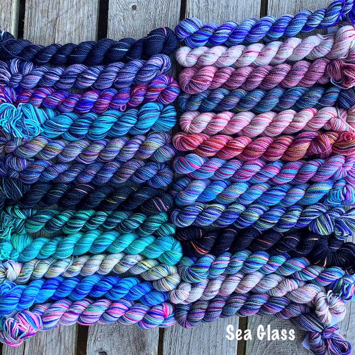 Koigu Wool Designs - Wholesale Yarn - Festive 25 day KPPPM Pencil pack15