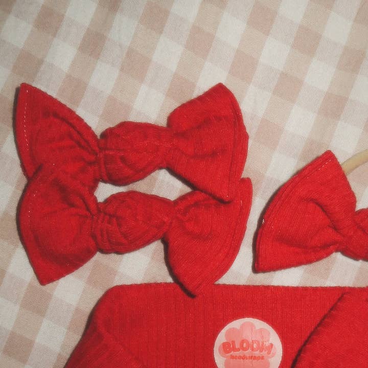 Classico Rosso BloomCLIPS a Coste o Fascia in Nylon per la vendita all'ingrosso da parte di Bloom Headwraps