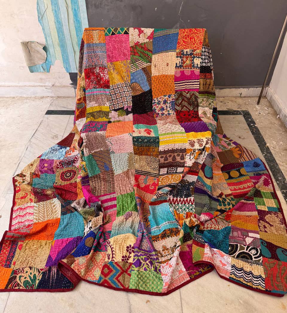 bhavnas boutique – Edredão por atacado – Colcha de Retalhos de Seda Kantha Costurada para Quarto3