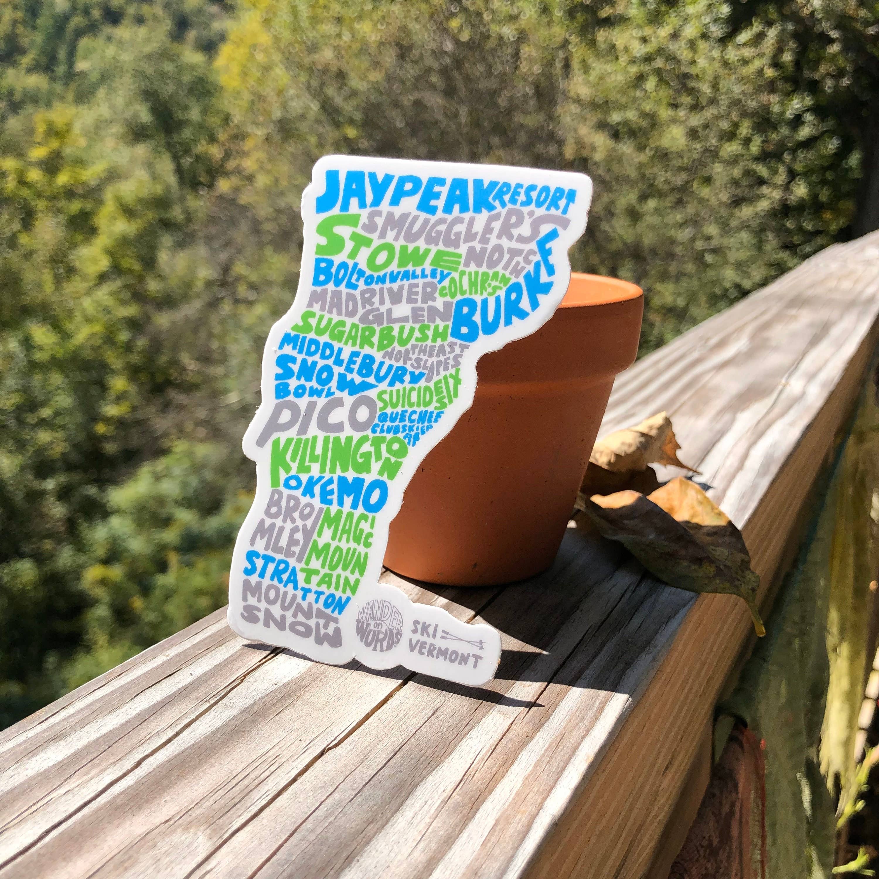 Wander On Words – Engroshandel Klistermærke – Håndbogstaverne Ski Vermont Sticker1