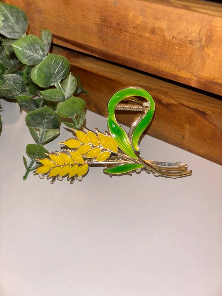 Hay Hairclip for wholesale by Rae’s Shop