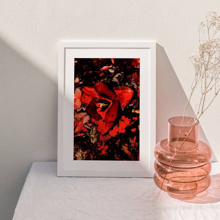 Sumergido: - A4 Arte de Pared de Lujo - Impresión Gráfica Floral - Rojo para venta al por mayor de Kiki Gunn