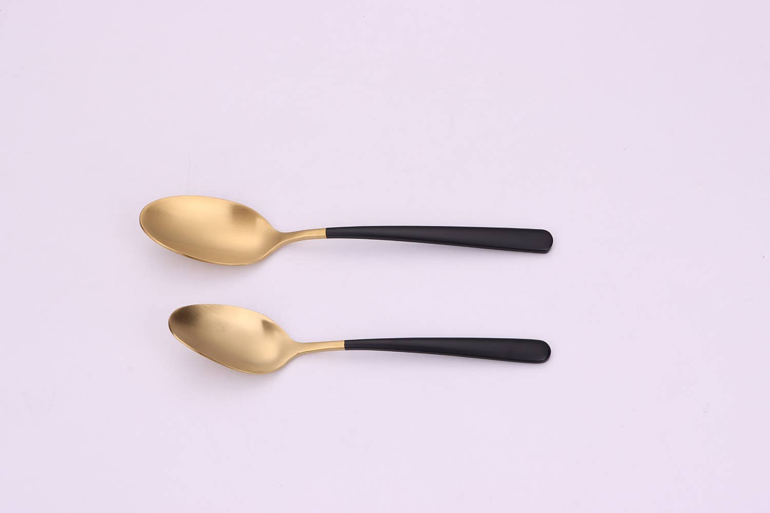 VIVIENCE – Großhandel Besteckset – Coloblock 20-teiliges Besteckset mit schwarzen Griffen, Service 45