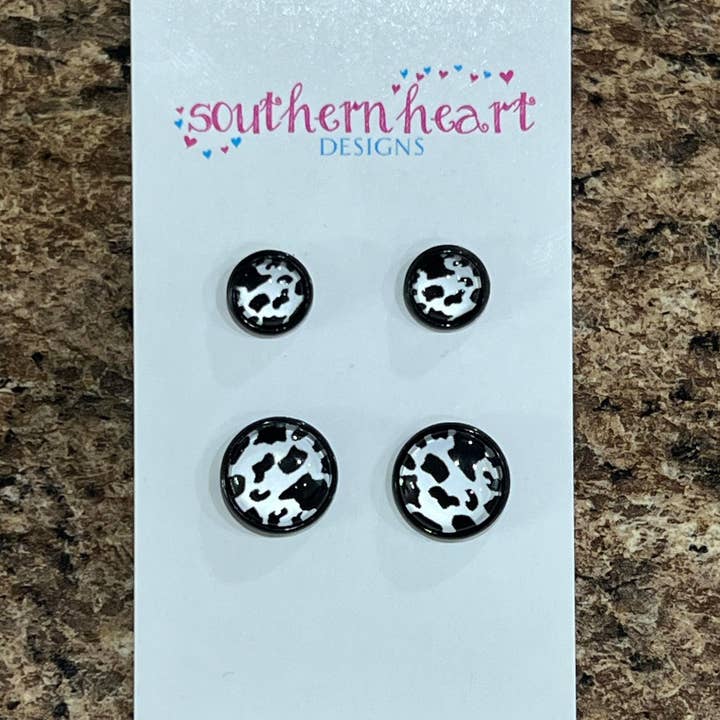 Lot Mini/Reg de boucles d'oreilles à tige à imprimé vache pour la vente par Southern Heart Designs