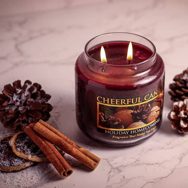 Cheerful Candle – Engroshandel Glaslys – Muntert stearinlys (16 oz.) - Holiday Homecoming1