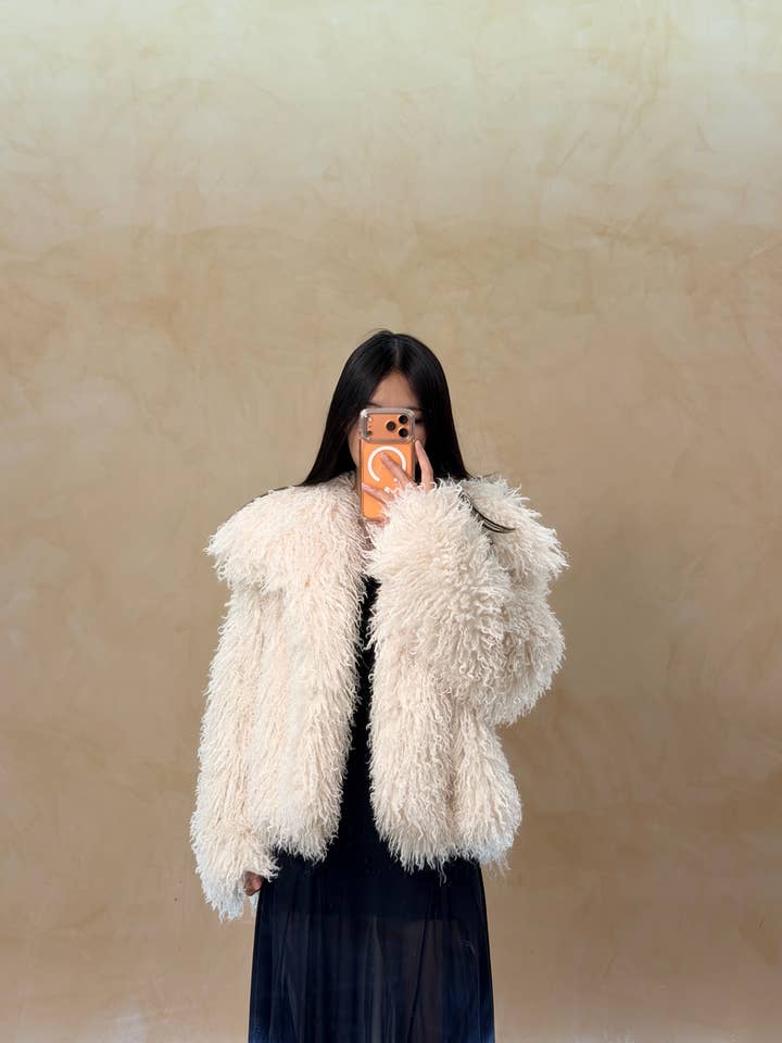 Casaco de pelo comprido encaracolado em pele sintética W41508 por atacado de Joyna