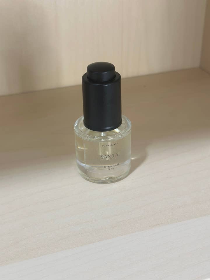 santal diffuser oil for wholesale by Aura