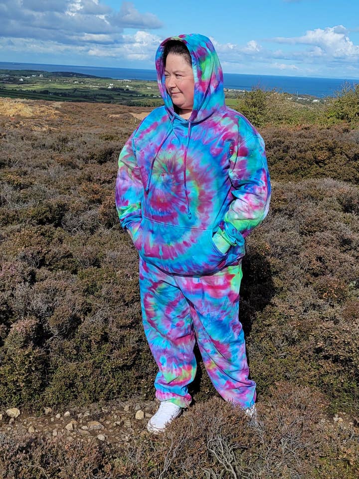 VeEco Gifts – wholesale Tracksuit – Men′s – Boho Tie Dye Tracksuit for Adults - Vibrant Multi-Coloured0