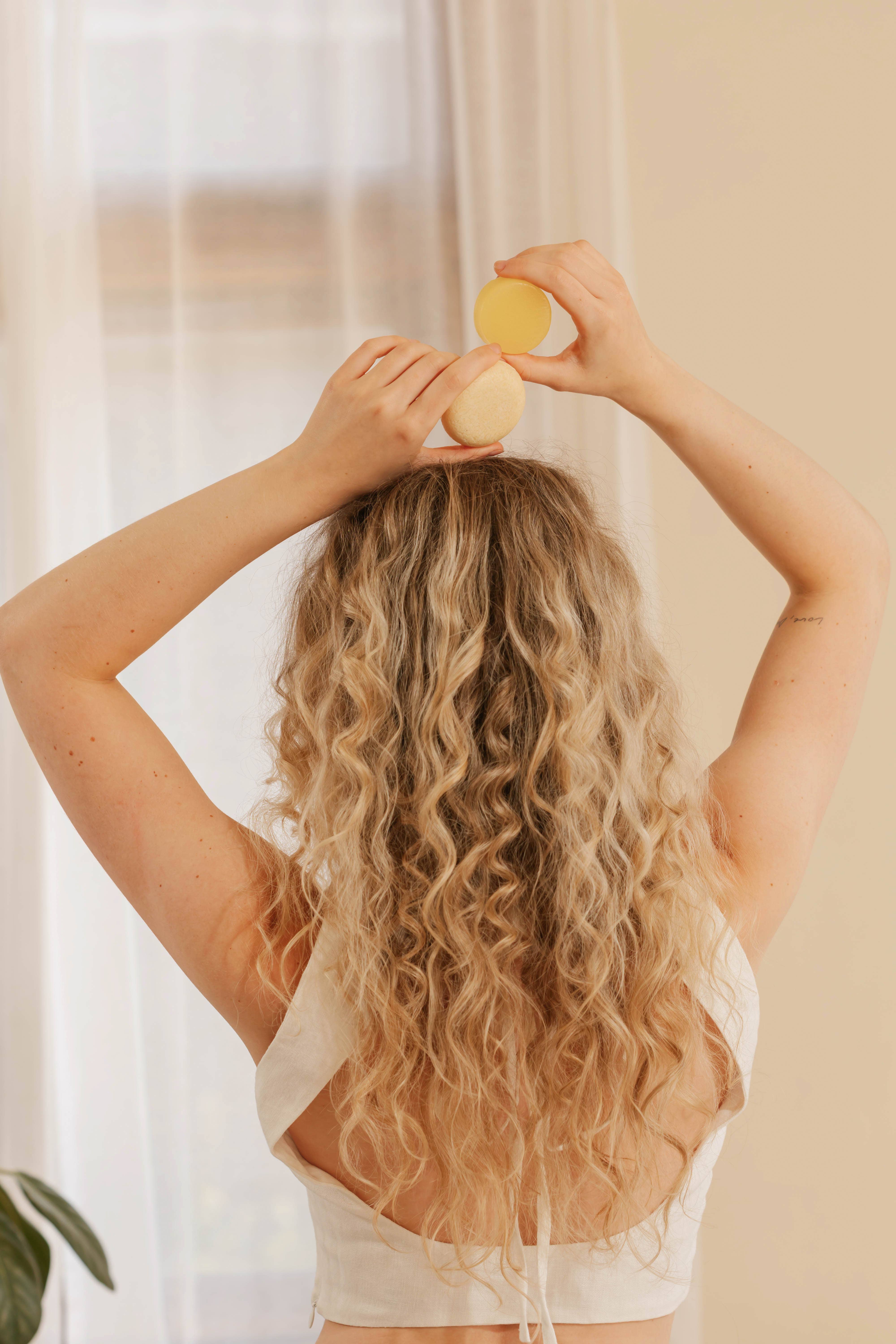 Good Juju Body & Home – Großhandel Conditioner – Feuchtigkeitsspendende Conditioner-Bar für trockenes/lockiges Haar3