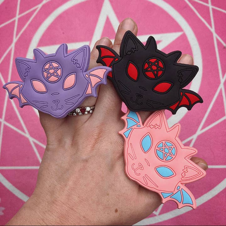 Lucipurr Poignée pour téléphone pour la vente par The Pickety Witch