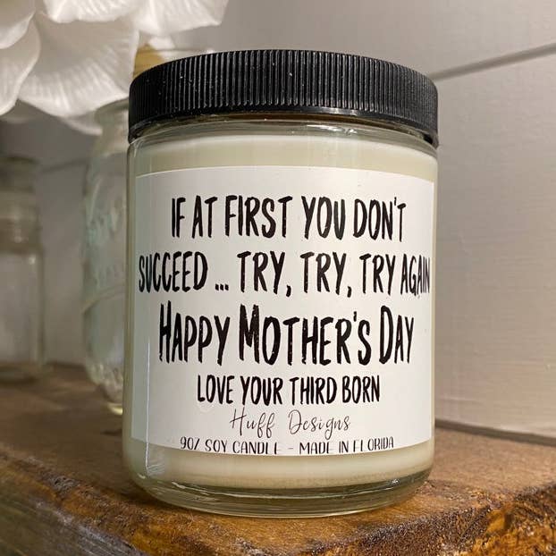 Tredjefødte sjove mors dags gavegave fra tredje for engroshandel hos Huff Designs Candle Co